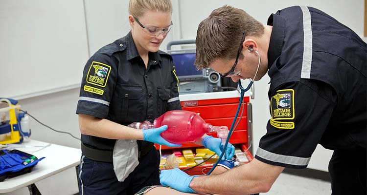 Paramedic doing CPR on mannequin 