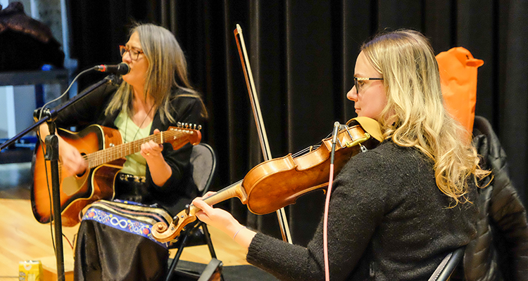 Metis Musicians Deanna on fiddle and Priscilla on guitar